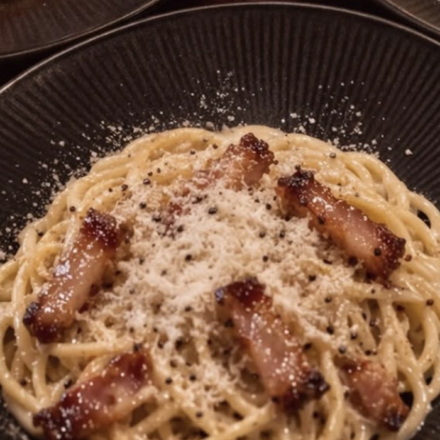 Spaghetti alla gricia con guanciale e pecorino